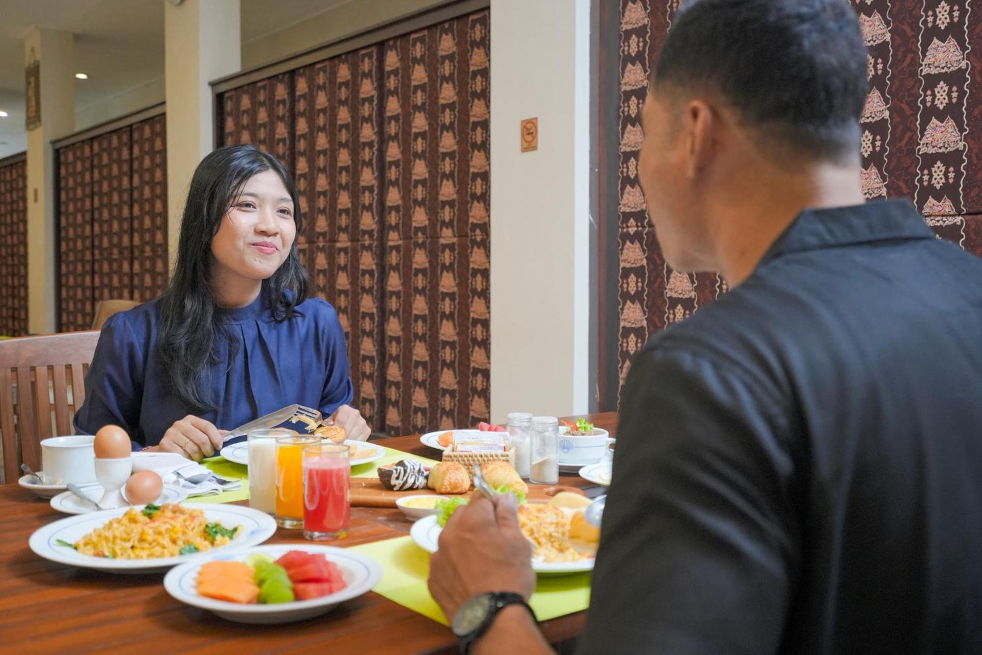Samawa Transit Hotel Sumbawa Besar Екстериор снимка